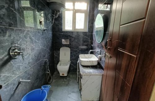 Srinagar Bed & Breakfast | Exotic villa
