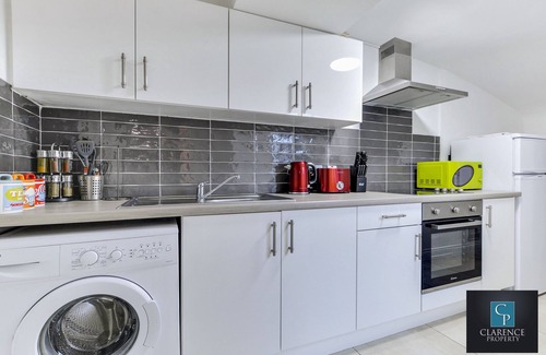Londonderry Apartment | Expansive and spacious apartment within Georgian townhouse.