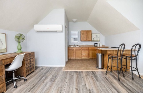 Enchanted Oaks House | Expansive Lake House with separate studio apartment