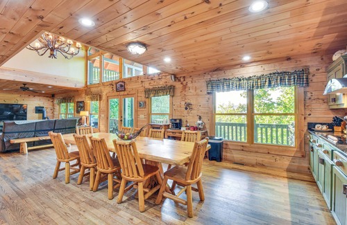 Sky Valley Cabin | Expansive Sky Valley Lodge w/Mountain Views!
