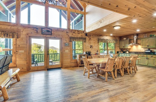 Sky Valley Cabin | Expansive Sky Valley Lodge w/Mountain Views!