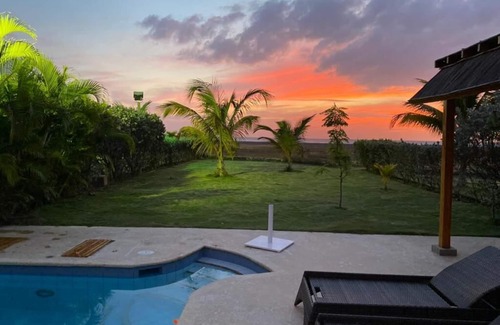 Arroyo de Piedra House | Expectacular casa privada frente al mar y piscina privada