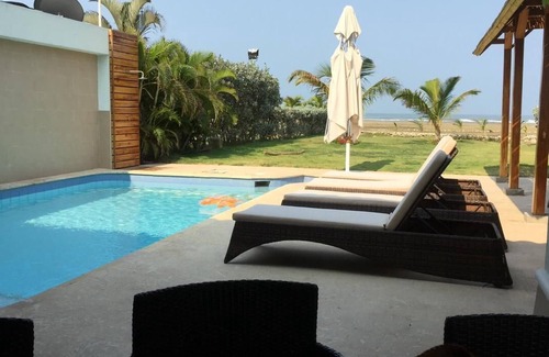 Arroyo de Piedra House | Expectacular casa privada frente al mar y piscina privada