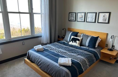 Snowshoe Apartment | Expedition Station 401 Renovated Slope Side Getaway WiFi