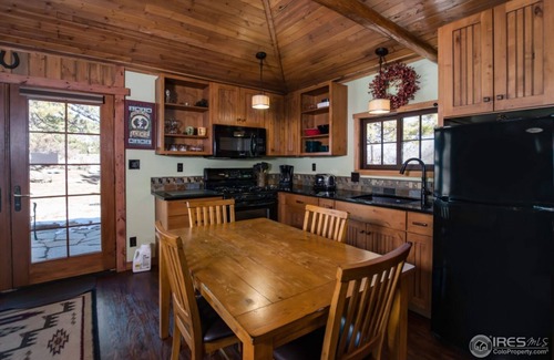 Estes Park House | Experience a Charming Renovated 1921 Cabin. 5 minute walk to downtown, Lic #3119