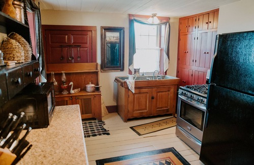 Nauvoo House | Experience Beautiful Pioneer Home In Nauvoo!