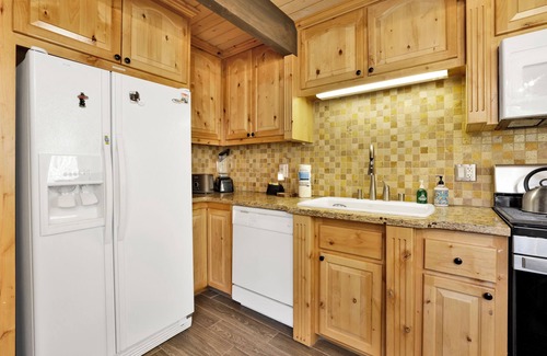 Moonridge Ski Chalet | Experience Big Bear Gambrel - Hot Tub- Games