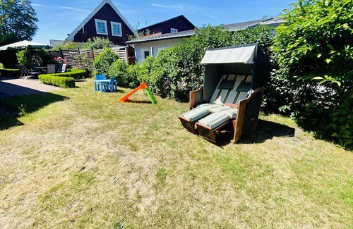 Ostseebad Prerow House | "Experience Coastal Bliss: Stay at Our Spacious OSTSEELANDHAUS MÄHL!"