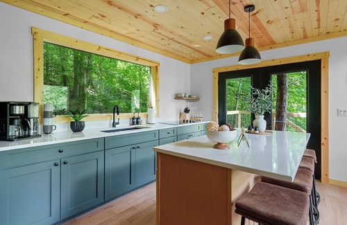 Logan Cabin | Experience Elevated Living: Upscale Treehouse Cabin in Hocking Hills on 20 acres