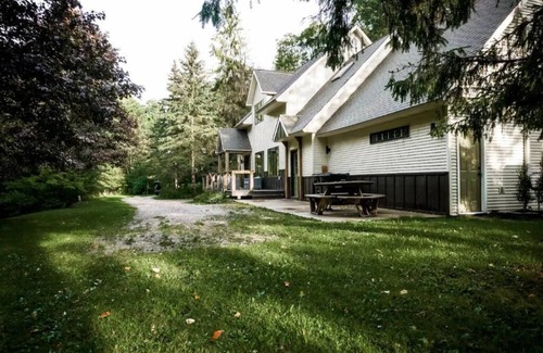 Ellicottville House | Experience Ellicottville charm near HoliMont