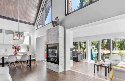 Shannon Ski Chalet | Experience family relaxation by the lake