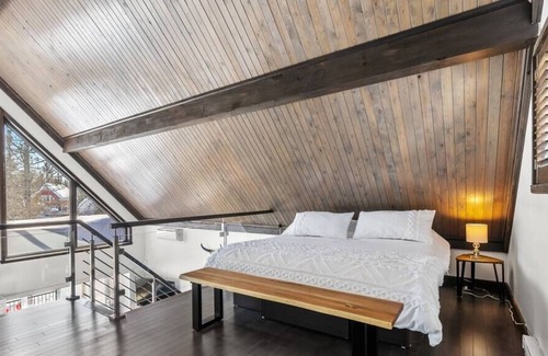 Shannon Ski Chalet | Experience family relaxation by the lake