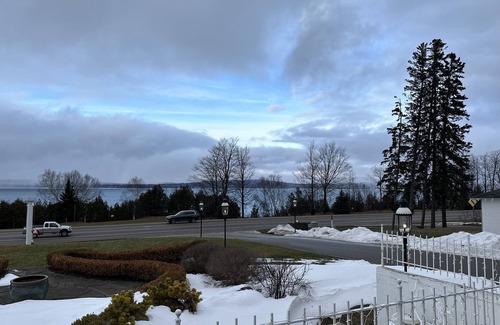 Petoskey House | Experience Lake Views and Tranquility at The Bay Inn