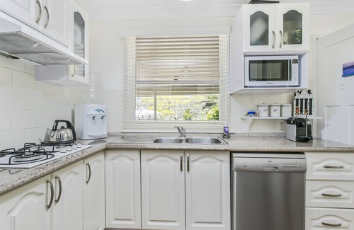 Leura Cottage | Experience Lavender Cottage, charming, cozy hideaway set in pretty bushland.