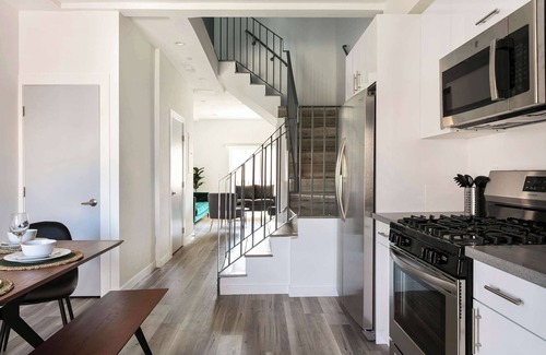 Downtown Los Angeles House | Experience Luxury 4BR Townhouse | Sleeps 8 + Parking