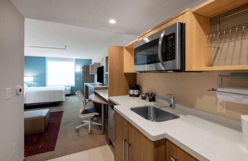 Phoenix Hotel | Experience Modern Hospitality! Minutes from Sky Harbon Airport, Free Breakfast