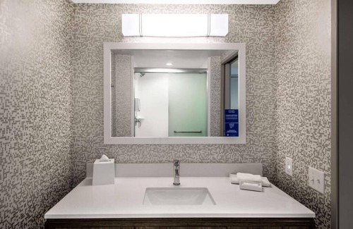 Phoenix Hotel | Experience Modern Hospitality! Minutes from Sky Harbon Airport, Free Breakfast