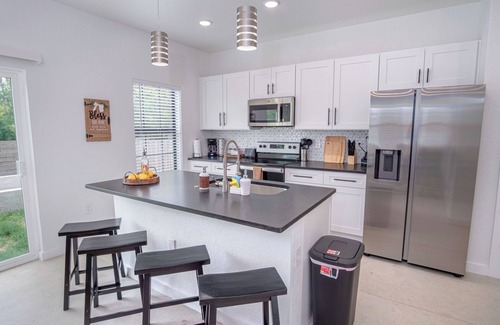 Denver Heights Apartment | Experience Modern Luxury! 3br/2.5ba Home Near DT