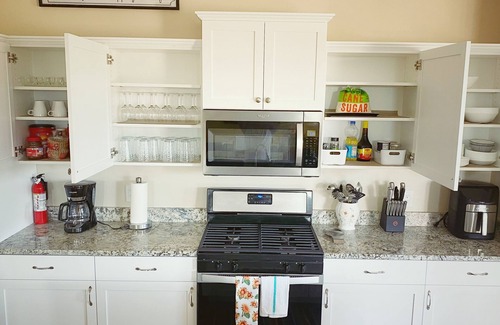 Cottonwood House | Experience nature steps away! Cozy 3-Bedroom Home near Dead Horse Ranch