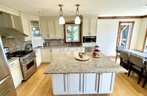 Sainte-Adele Ski Chalet | Experience Nature’s Beauty: Rent Our Charming Cottage