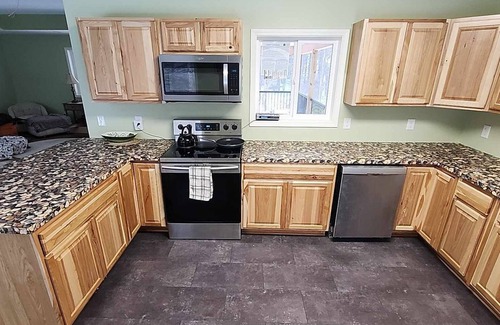 Frankfort House | Experience panoramic views in ur 5-bed Frankfort retreat minute to Lake Michigan