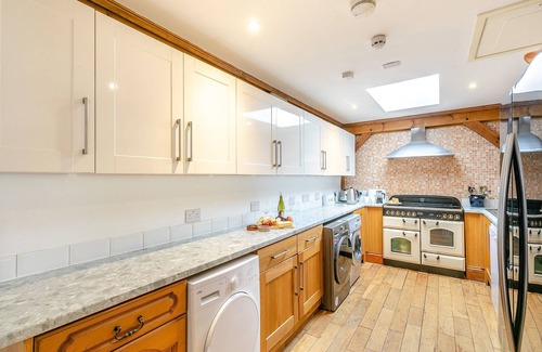 Hardwicke Cottage | Experience sociable luxury with all ground floor amenities.