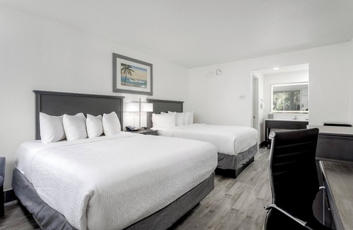 Fort Walton Beach Hotel | Experience the Grotto Pool! Onsite Dining and Near Fort Walton Beach!