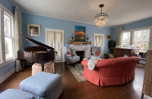 Galveston Bed & Breakfast | Experience The AveO! Full Hot Breakfast! 4 Block to Beach! GVR04326