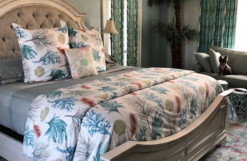 Galveston Bed & Breakfast | Experience The AveO! Full Hot Breakfast! 4 Block to Beach! GVR04326