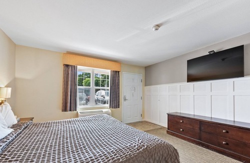 Kelleys Island House | Experience the beauty of Kelleys Island from the Glacier Suite 117