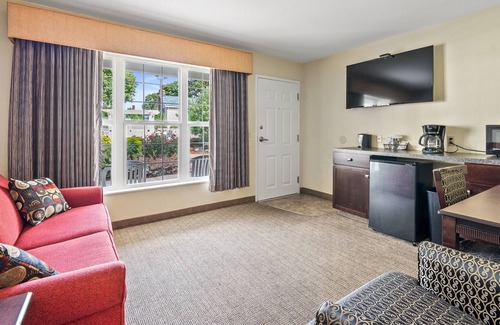 Kelleys Island House | Experience the beauty of Kelleys Island from the Glacier Suite 117
