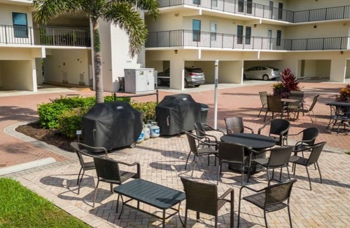 Marco Island Condo | Experience the BEST of Marco Island! 2 BEDROOM w 3 BEDS 2 BATH -Beach Access!