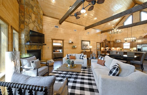 Hochatown Cabin | Experience THE BIG CHILL and reminisce with your group in luxury-Sleeps 16!