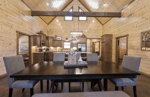 Hochatown Cabin | Experience THE BIG CHILL and reminisce with your group in luxury-Sleeps 16!