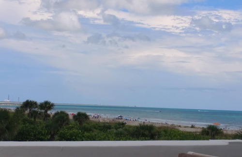 Cape Caneveral Beach Gardens Villa | Experience the Magic of Space Exploration: Exclusive 2 bdrm 2 bath Penthouse Retreat