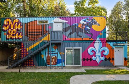 Phoenix Hill Apartment | Experience the Unique Re-Nu Shipping Container #4