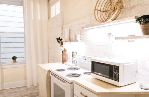 Mount Adams House | Experience this amazing Mt Adams home where celebrities stay