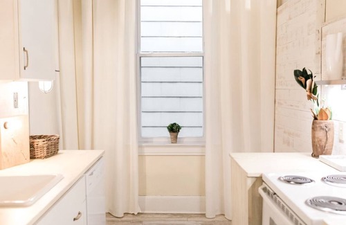 Mount Adams House | Experience this amazing Mt Adams home where celebrities stay