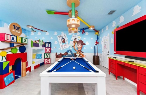 Four Corners House | Experience Ultimate Luxury in this 9-Bedroom Home with Cinema and Multiple Games Rooms