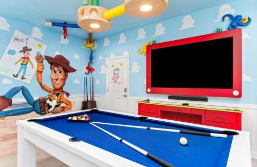 Four Corners House | Experience Ultimate Luxury in this 9-Bedroom Home with Cinema and Multiple Games Rooms
