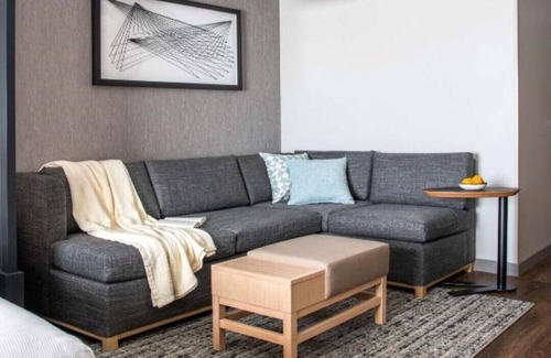 Newark House | Explore a Walk-Friendly Silicon Valley and Vibrant Bay Area From our Room