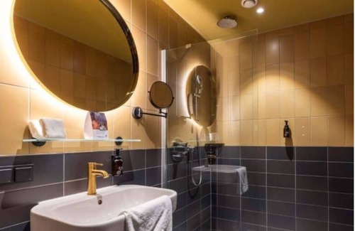 Kralingen-Crooswijk Hotel | Explore City Charm from This Modern Rooms Near Landmarks - 2 Units