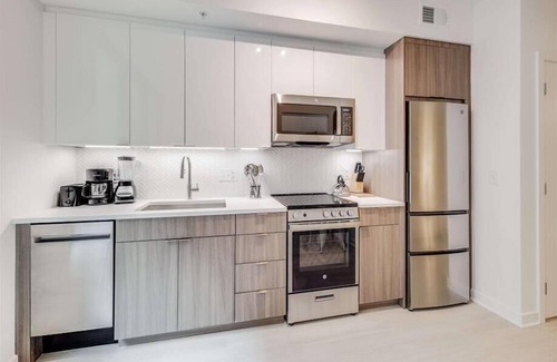 NoMa Hotel | Explore DC w/Family! near Parks & Museums | 1st Street