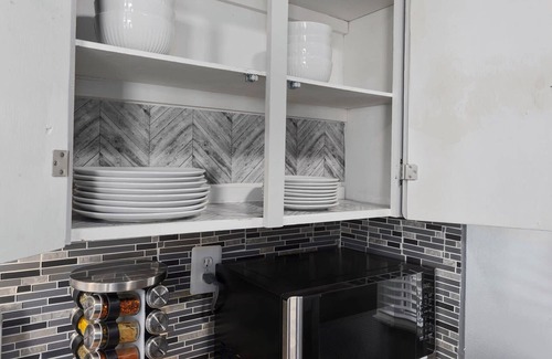 Olathe House | Explore KC|2BR+KingBeds|Great Location|Parking