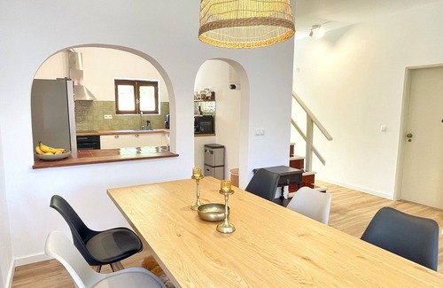 Charneca de Caparica e Sobreda Apartment | Explore Lisbon and enjoy the wonderful beaches. All in one place.