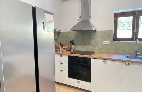 Charneca de Caparica e Sobreda Apartment | Explore Lisbon and enjoy the wonderful beaches. All in one place.