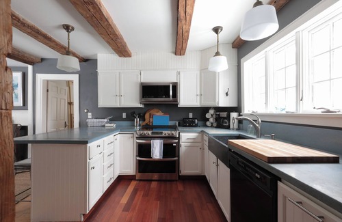 Biddeford House | Explore the charm post and beam farmhouse with 4 bedrooms near beaches