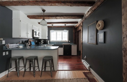 Biddeford House | Explore the charm post and beam farmhouse with 4 bedrooms near beaches