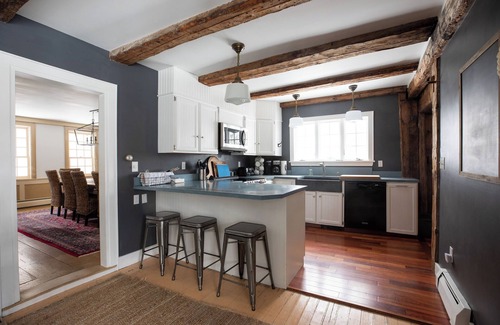 Biddeford House | Explore the charm post and beam farmhouse with 4 bedrooms near beaches