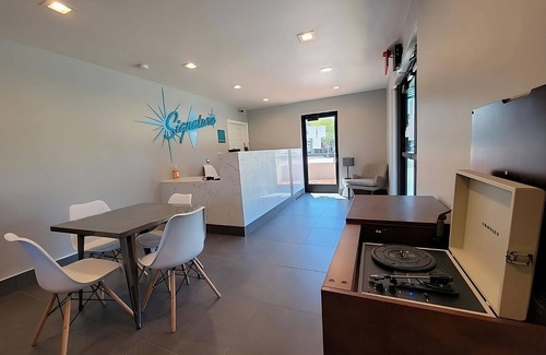 Newhall Hotel | Explore the Rosicrucian Egyptian Museum! 2 Vintage-Modern Units, FREE Parking!
